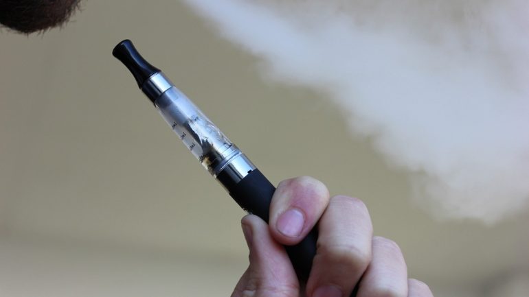 La cigarette électronique, un allié pour arrêter de fumer ?